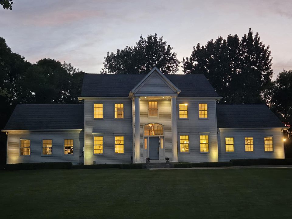 1st image of 1015 W Cove Ln