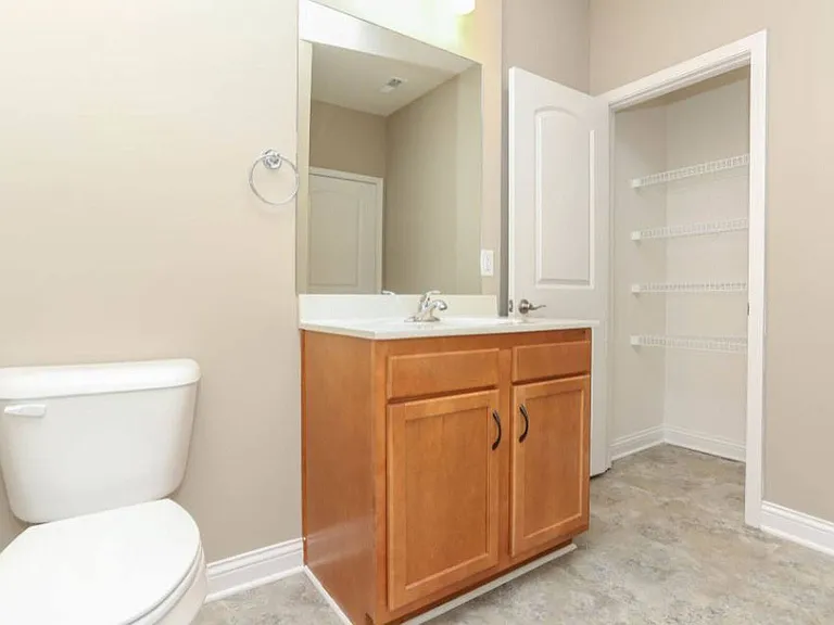 Glenmary Pointe Apartments — Photo 16
