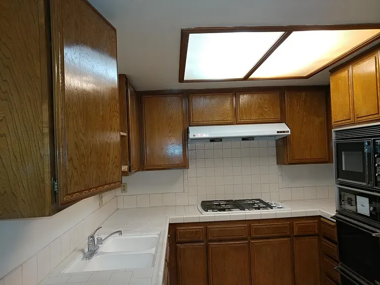 385 S Atlantic Blvd #C — Photo 3