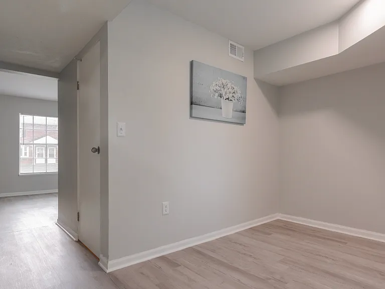 Carpenter Apartments — Photo 14