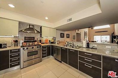 4th image of 1353 N Fuller Ave #Penthouse 1