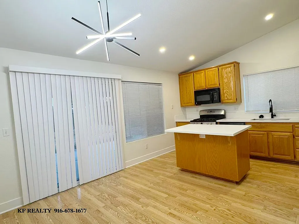 3 bed, 1237 sqft, $2,400 — Photo 3