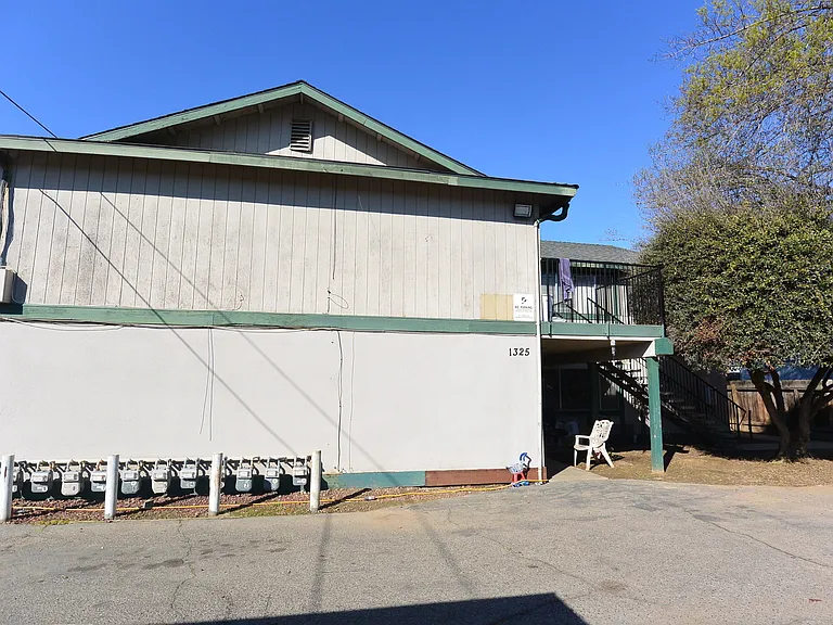 1325 S Central St — Photo 2