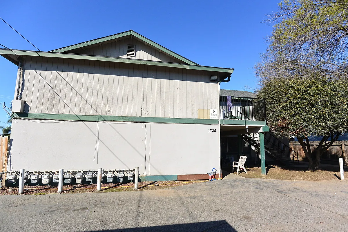 Building Photo - 1325 S Central St