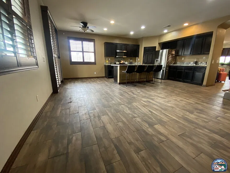 5 bed, 4.0 bath, 2761 sqft, $2,850 — Photo 2