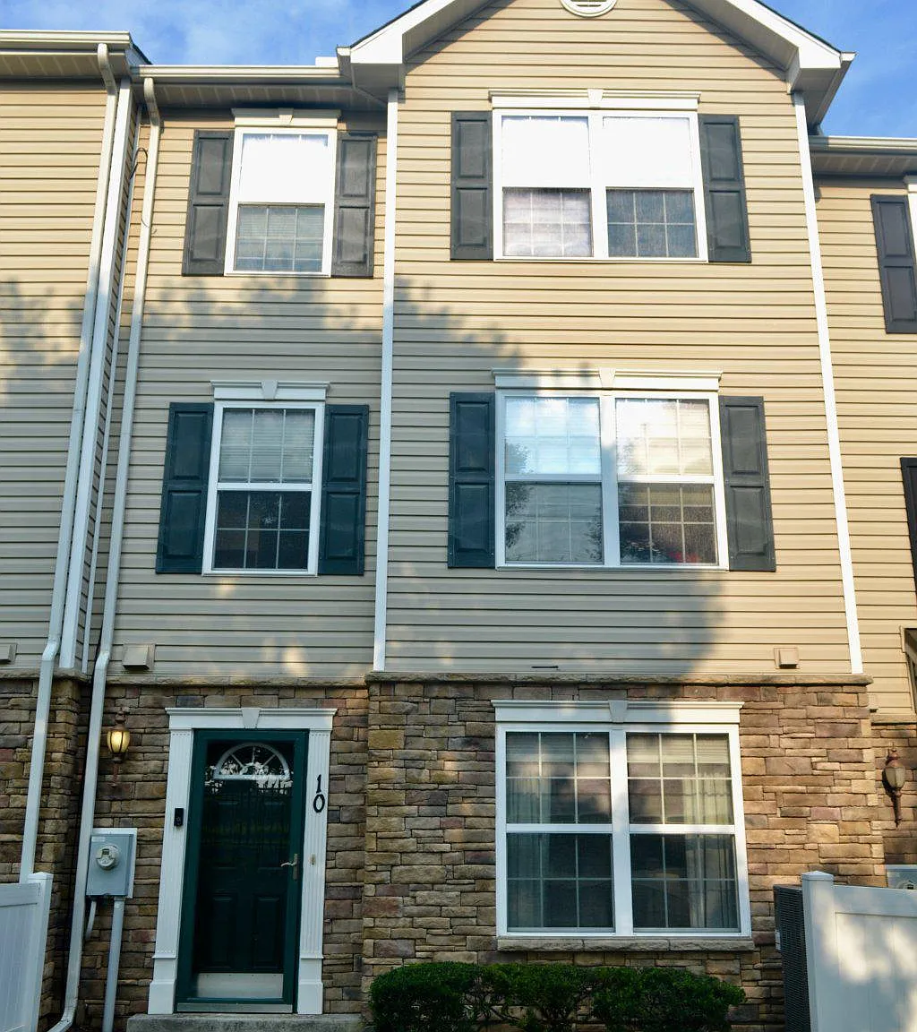 3 bed, 2.5 bath, 1600 sqft, $2,800 — Photo 1