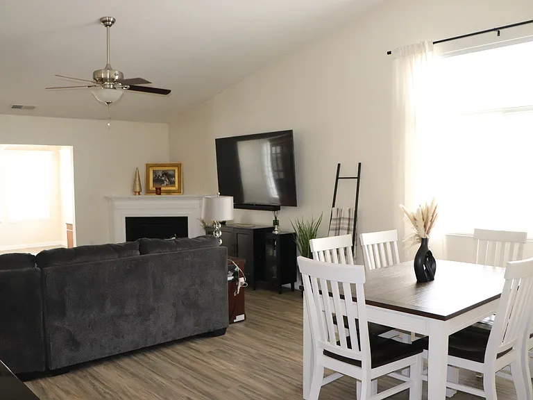 528 Dylan Dr — Photo 16