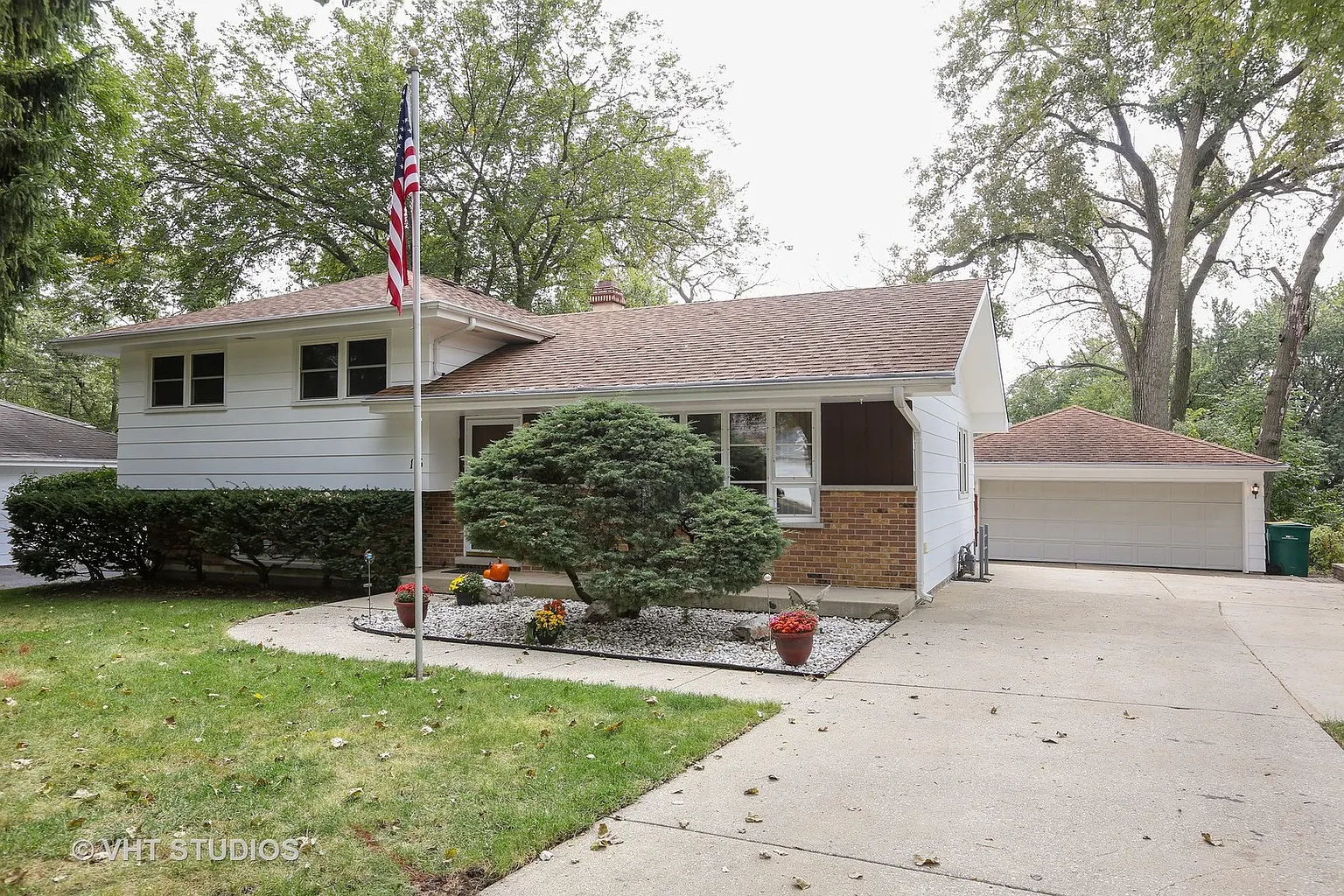 115 E Des Moines St photo 1