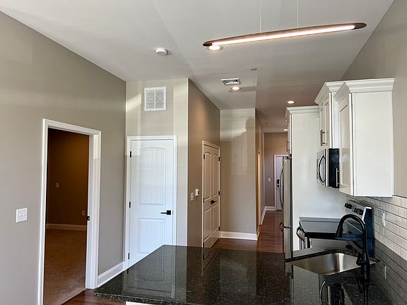 5th image of 33 E Northampton St #104
