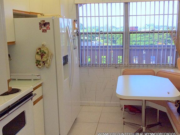 3rd image of 1804 Eleuthera Pt APT M4