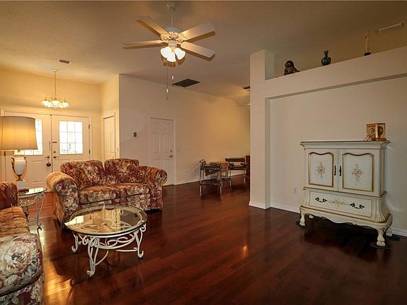 5th image of 104 Costa Mesa Dr