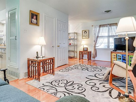 5th image of 608 Hodges Dr