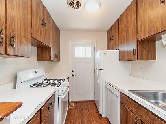 4th image of 323 Farmingdale Cir #0
