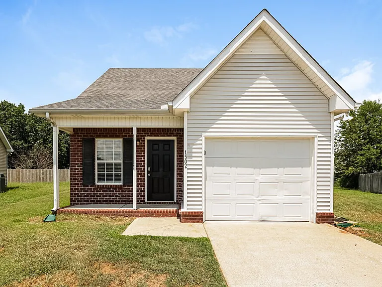 1502 Killarney Dr — Photo 1