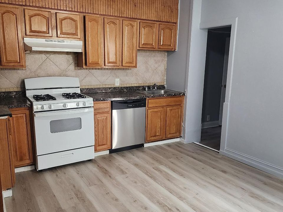 1st image of 32 Belmont Ave Floor 1