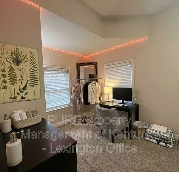 444 N Broadway — Photo 7