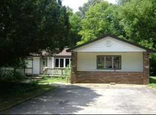 9000 Orchard Rd, Willow Springs, IL 60480