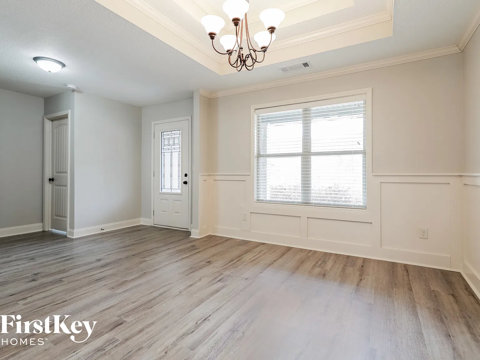 4 bed, 3.0 bath, 2215 sqft, $2,420 — Photo 4