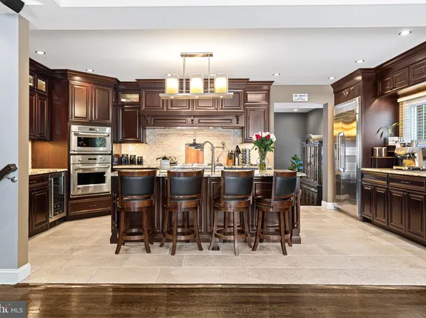 165 Valley Dr, Churchville, PA 18966