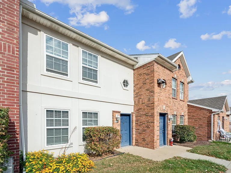 Maple Grove Villas — Photo 22