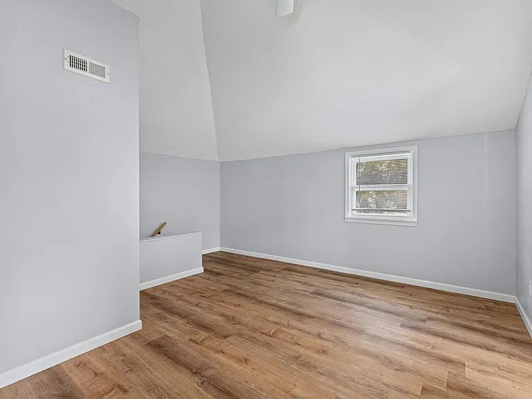 938 Locust Ave — Photo 25