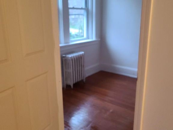 4th image of 523 Oak St APT 206