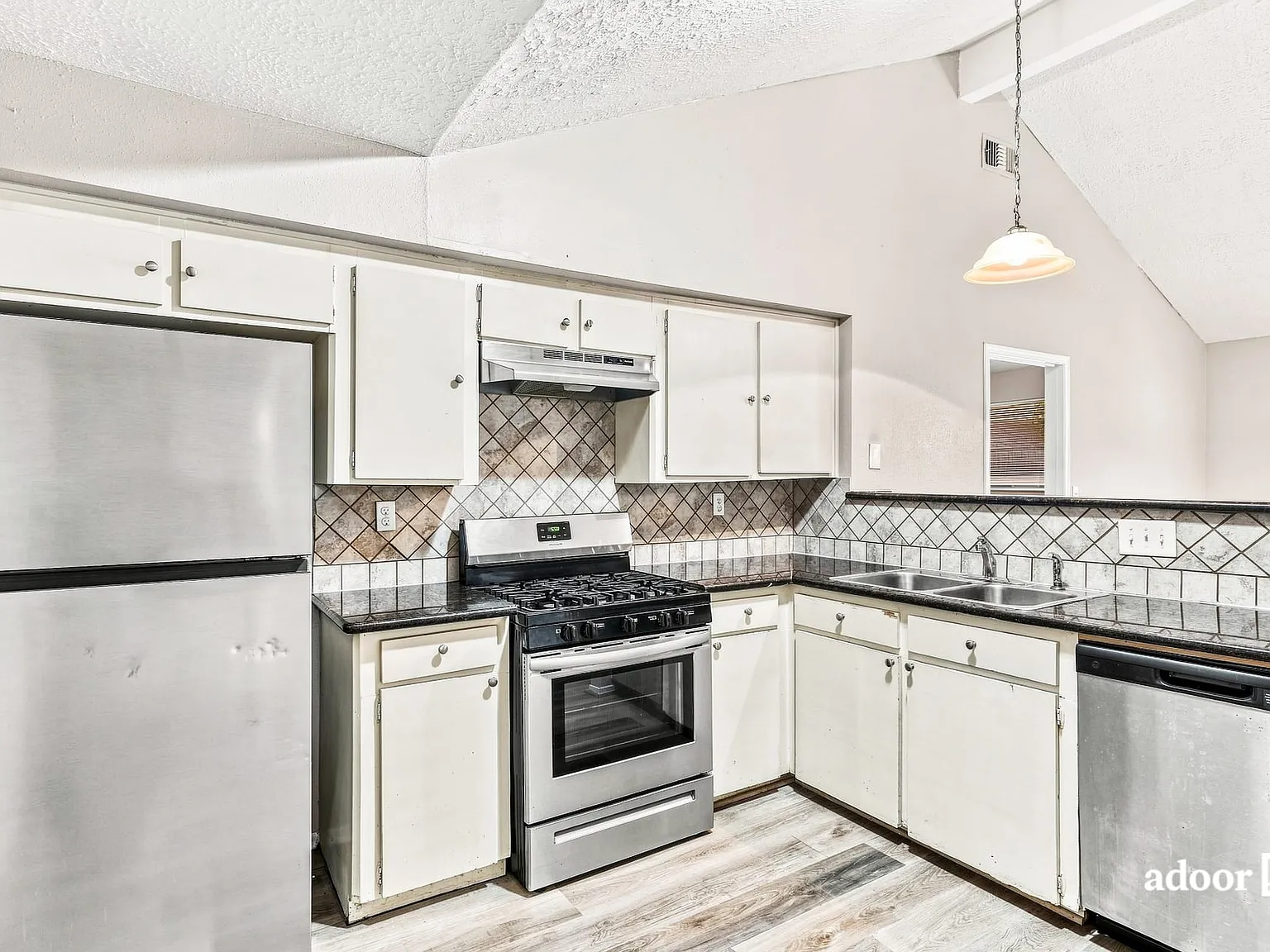 3 bed, 2.0 bath, 1506 sqft, $1,745 — Photo 4