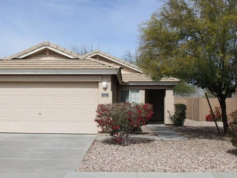 22660 W Adams Dr — Photo 2