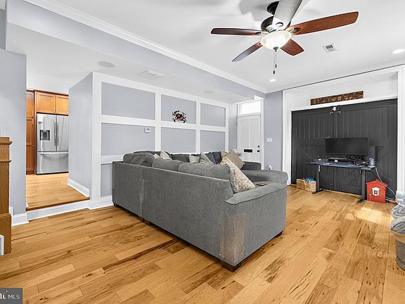 4th image of 1002 Olive St