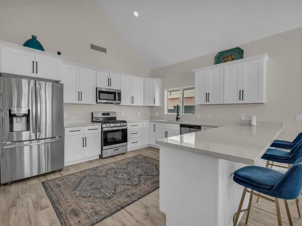 325 E Mitchell Dr, Phoenix, AZ 85012