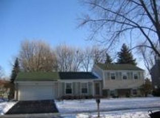 300 Ridgefield Ln, Naperville, IL 60565