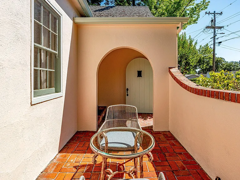 742 Austin Ave — Photo 35