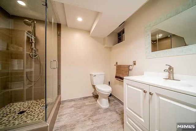 66 Short Pl — Photo 17