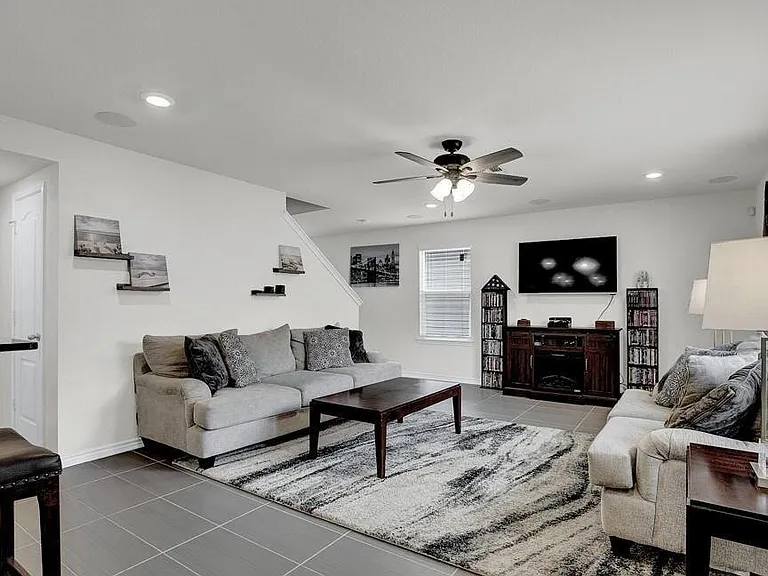 667 Anthem Ln — Photo 8