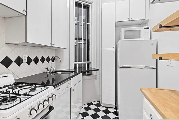 Rented by Douglas Elliman | media 13