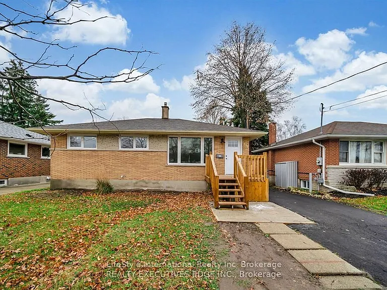 234 Stevenson St N — Photo 2