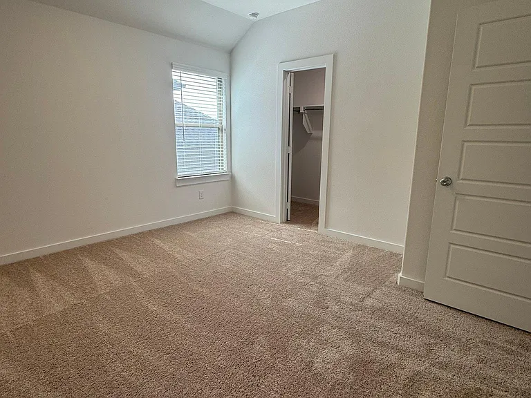 2817 Foxwood St — Photo 27