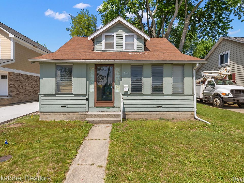 1st image of 22001 Lakeview St