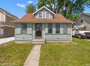 22001 Lakeview St, Saint Clair Shores, MI 48080