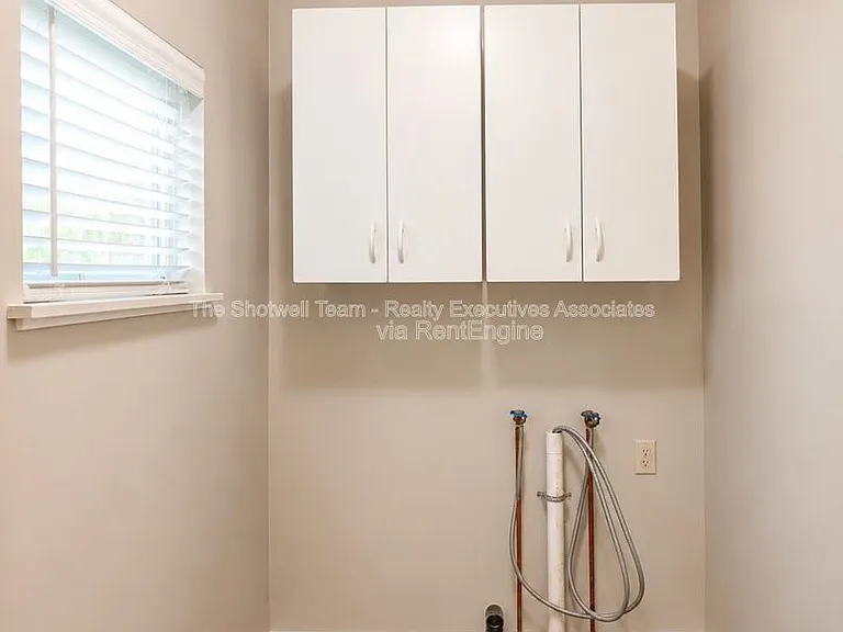 2540 Larkwood Ln — Photo 11