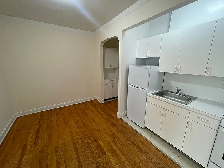 86-15 Ava Pl #2-D — Photo 3