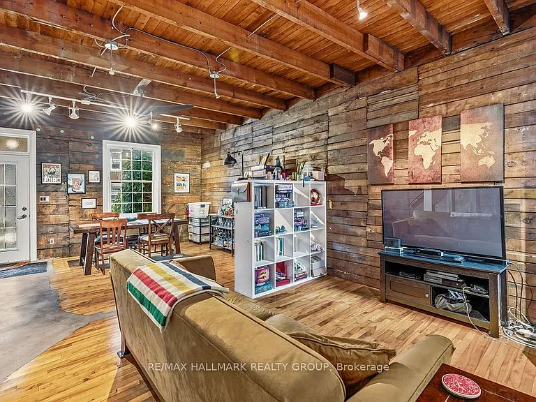 439 Kent St — Photo 10