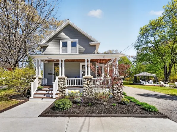 4 Lakeside Dr, Framingham, MA 01702