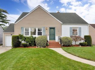 6 Watts Pl, Valley Stream, NY 11581