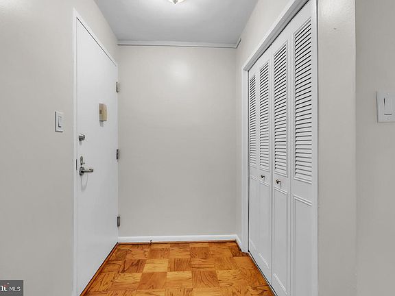 3rd image of 10401 Grosvenor Pl APT 410