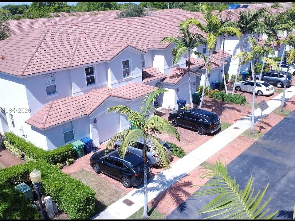 1035 NE 207th Ter