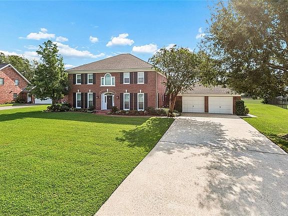 2nd image of 42 Bocage Dr