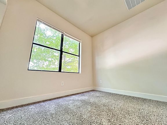 5th image of 576 Bolivar St