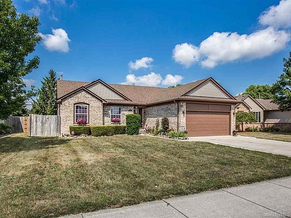 2nd image of 52061 Hickory Dr