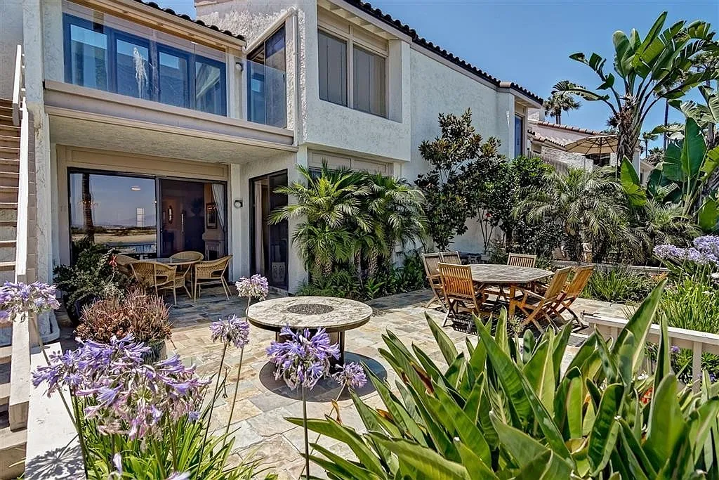 11 Kingston Court — Photo 1
